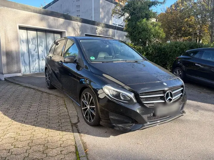 Mercedes-Benz B 180