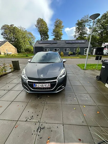Peugeot 208 2017 photo 2