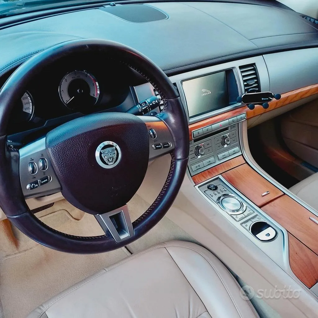 Jaguar Xf 2010 photo 4