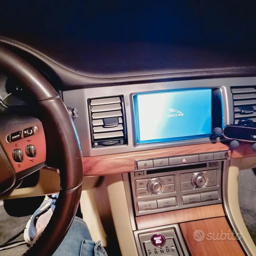 Jaguar Xf 2010 photo 2