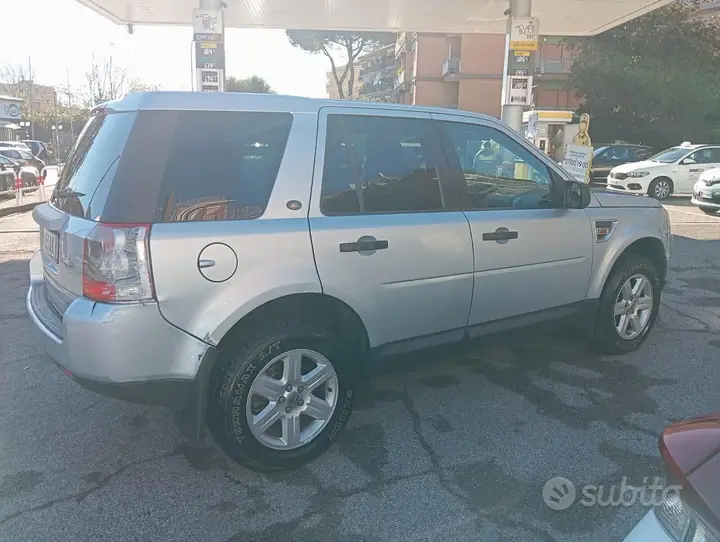 Land Rover Freelander 2008 photo 4