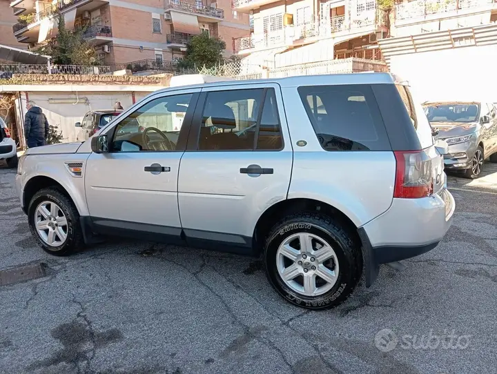 Land Rover Freelander 2008 photo 3