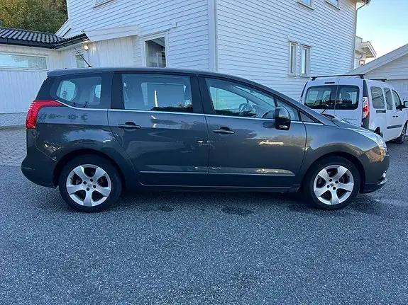 Peugeot 5008 2010 photo 5