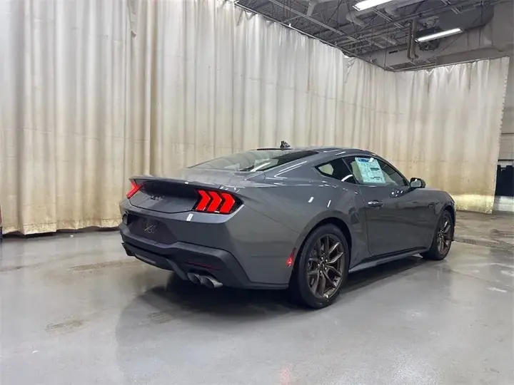 Ford Mustang 2025 photo 5