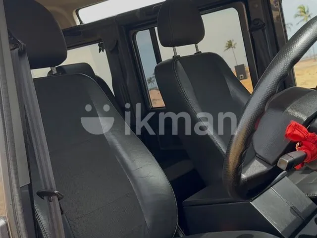 Land Rover Defender 2014 photo 2