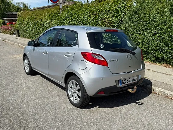 Mazda 2 2011 photo 4