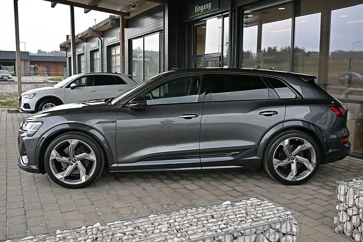 Audi E-Tron 2022 photo 2