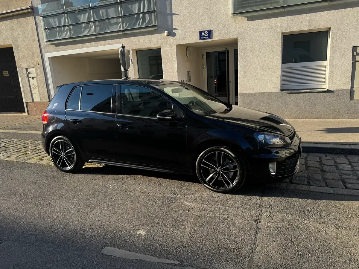 Volkswagen Golf 2012 photo 2