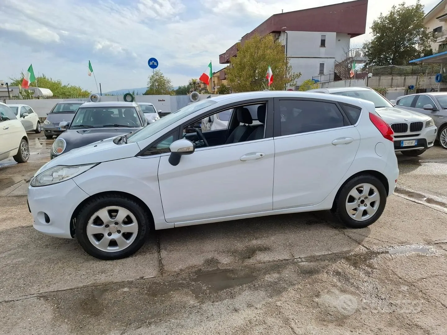 Ford Fiesta 2010 photo 3