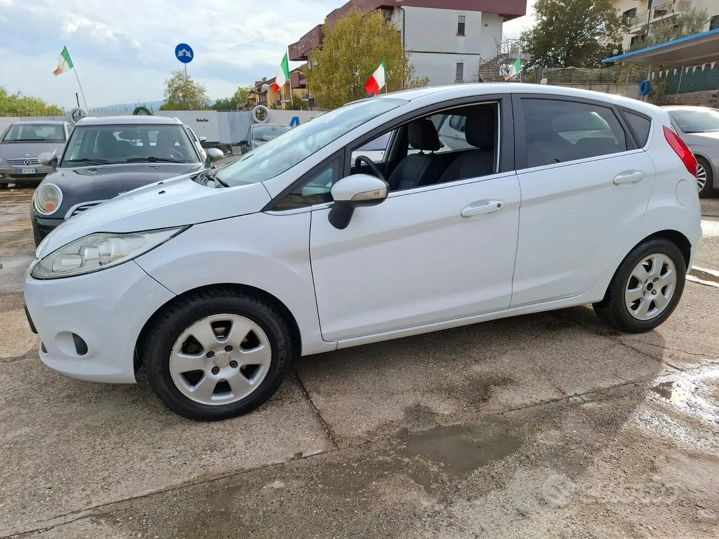 Ford Fiesta 2010 photo 2