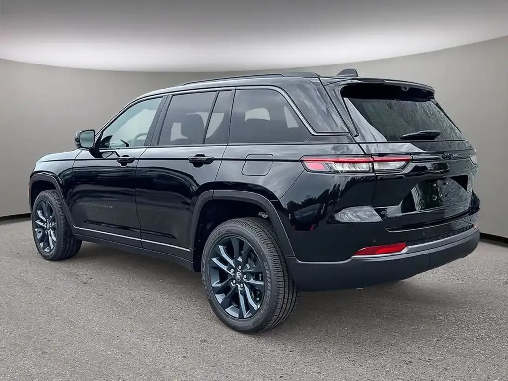 Jeep Grand Cherokee 2026 photo 4