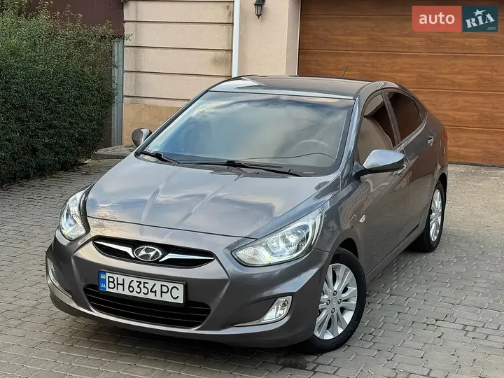 Hyundai Accent 2012 photo 3