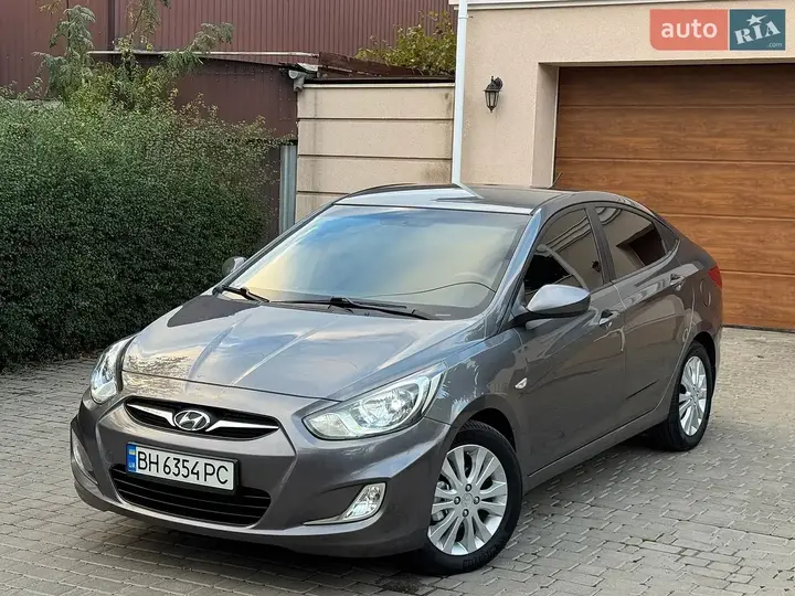 Hyundai Accent 2012 photo 2