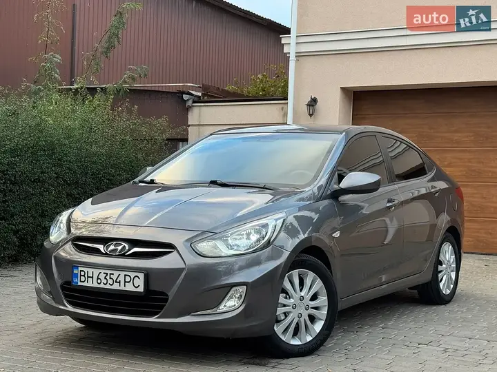 Hyundai Accent 2012 photo 4