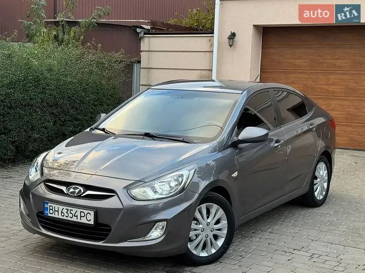 Hyundai Accent 2012 photo 5