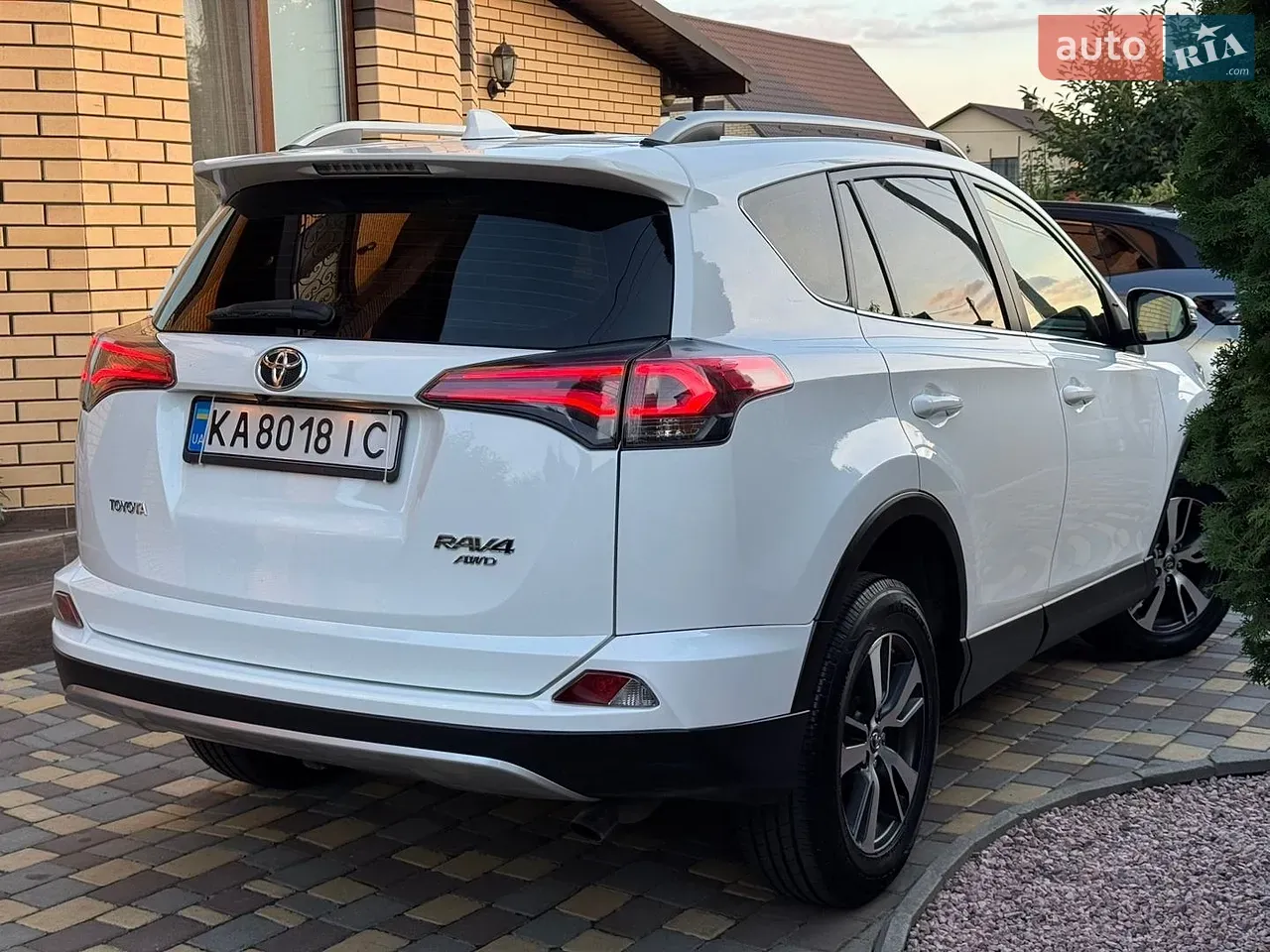 Toyota Rav4 2017 photo 5