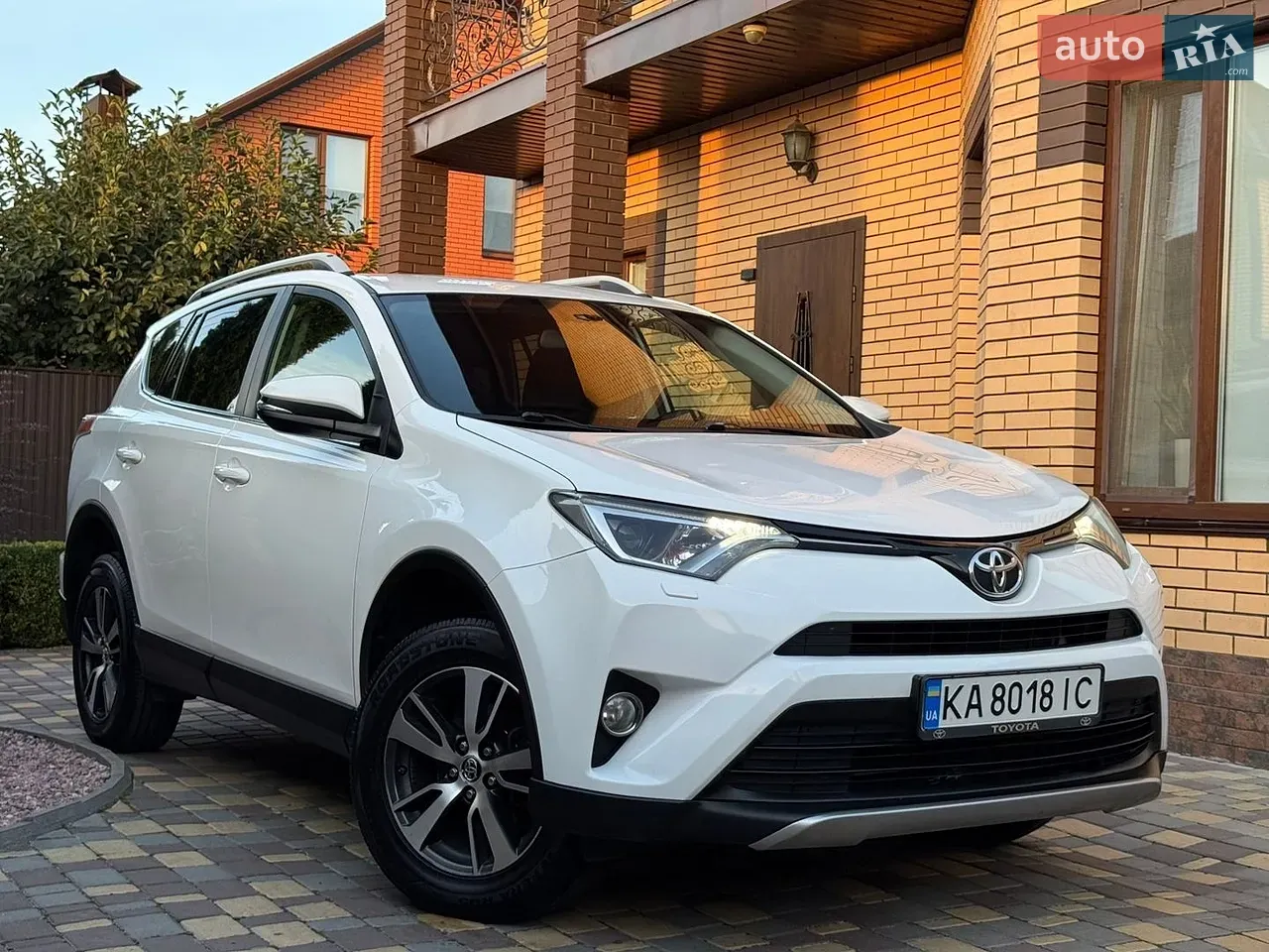 Toyota Rav4 2017 photo 2