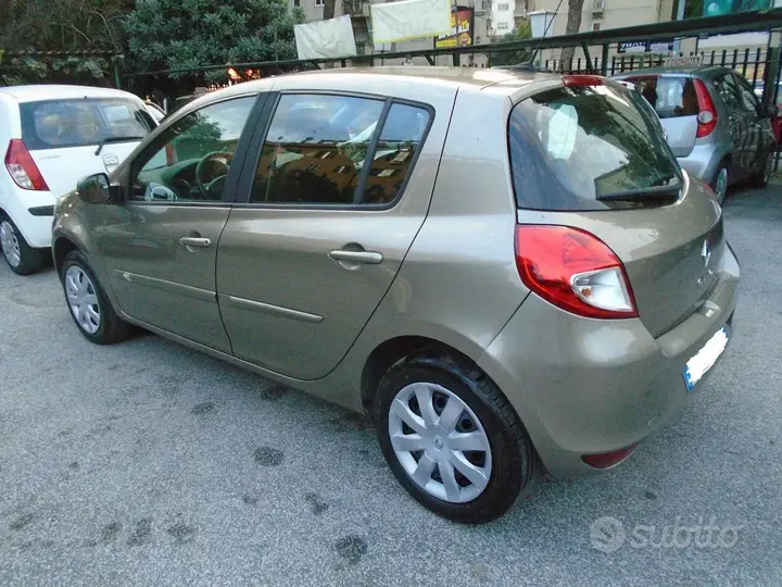 Renault Clio 2009 photo 4