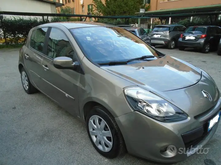 Renault Clio 2009 photo 2