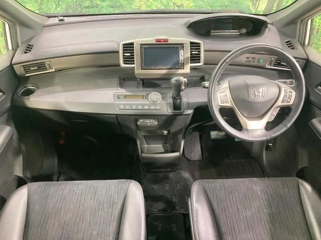 Honda Freed Spike Hybrid 2014 photo 2