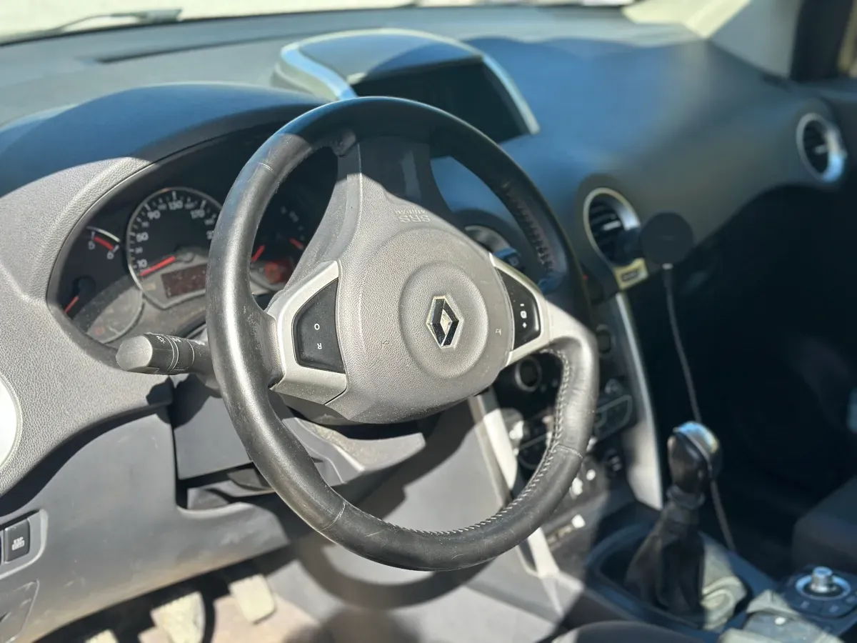Renault Koleos 2010 photo 3