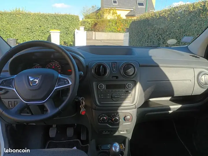 Dacia Lodgy 2021 photo 3