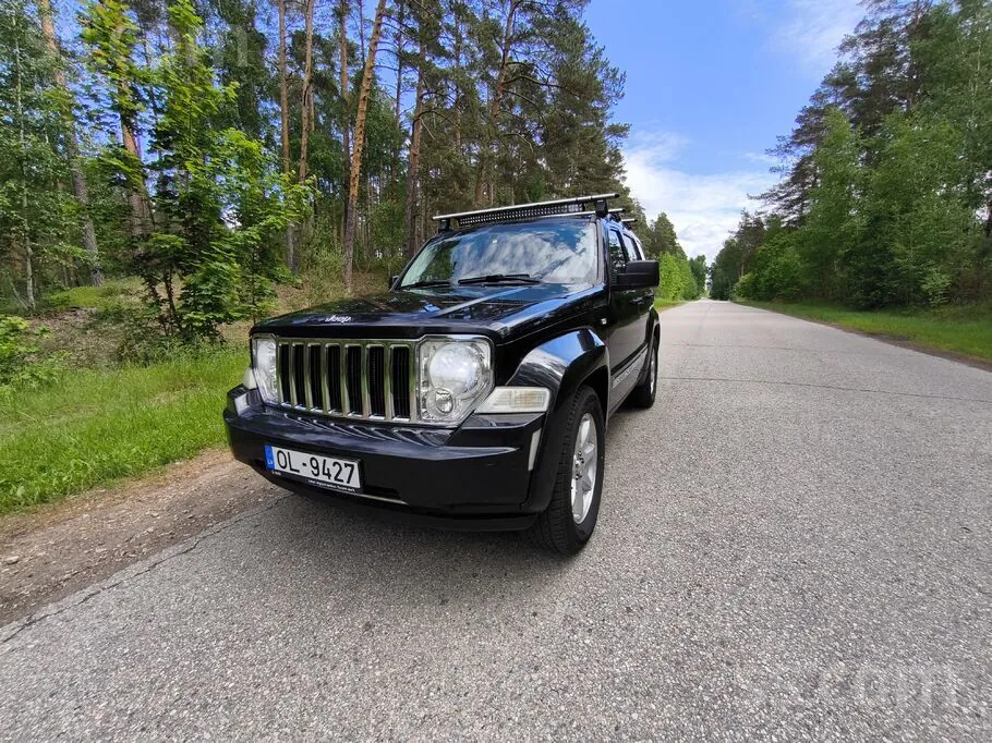 Jeep Cherokee 2010 photo 2