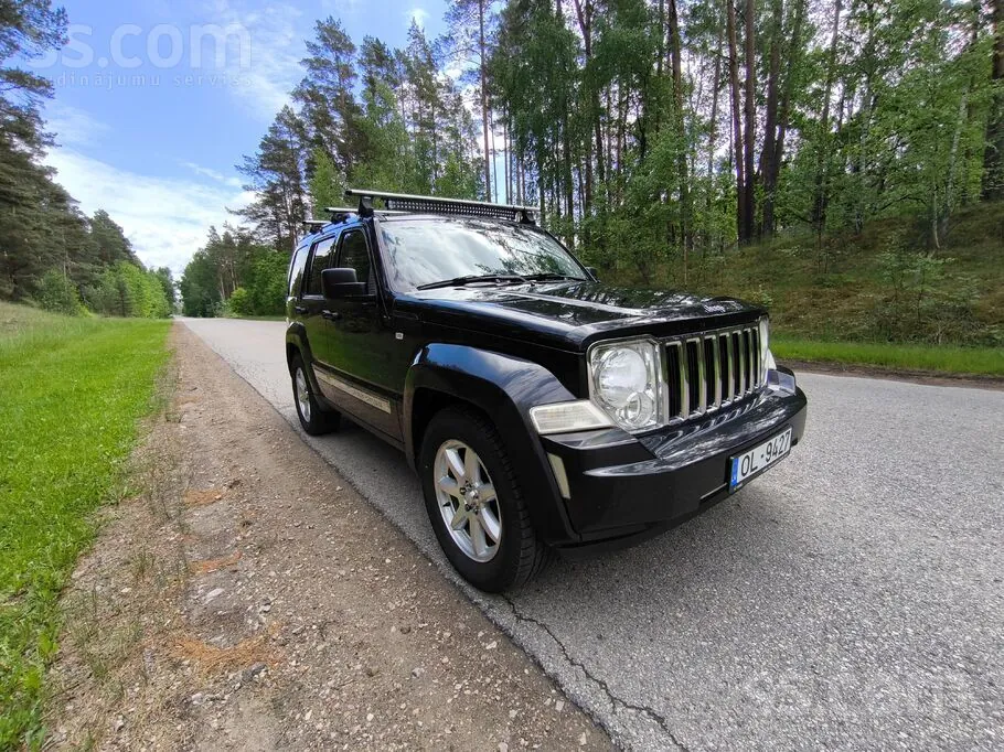 Jeep Cherokee 2010 photo 4
