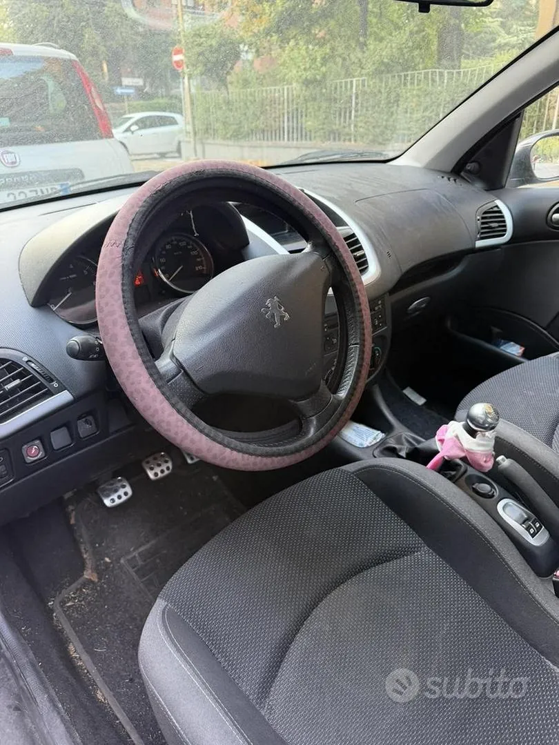 Peugeot 206 2011 photo 5