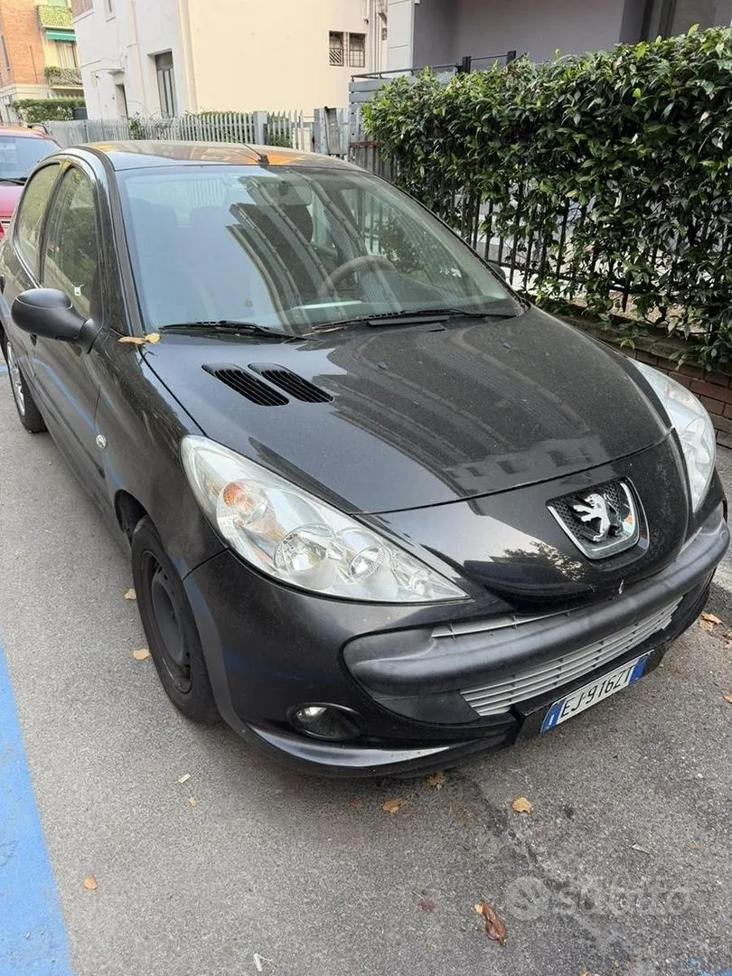 Peugeot 206 2011 photo 3
