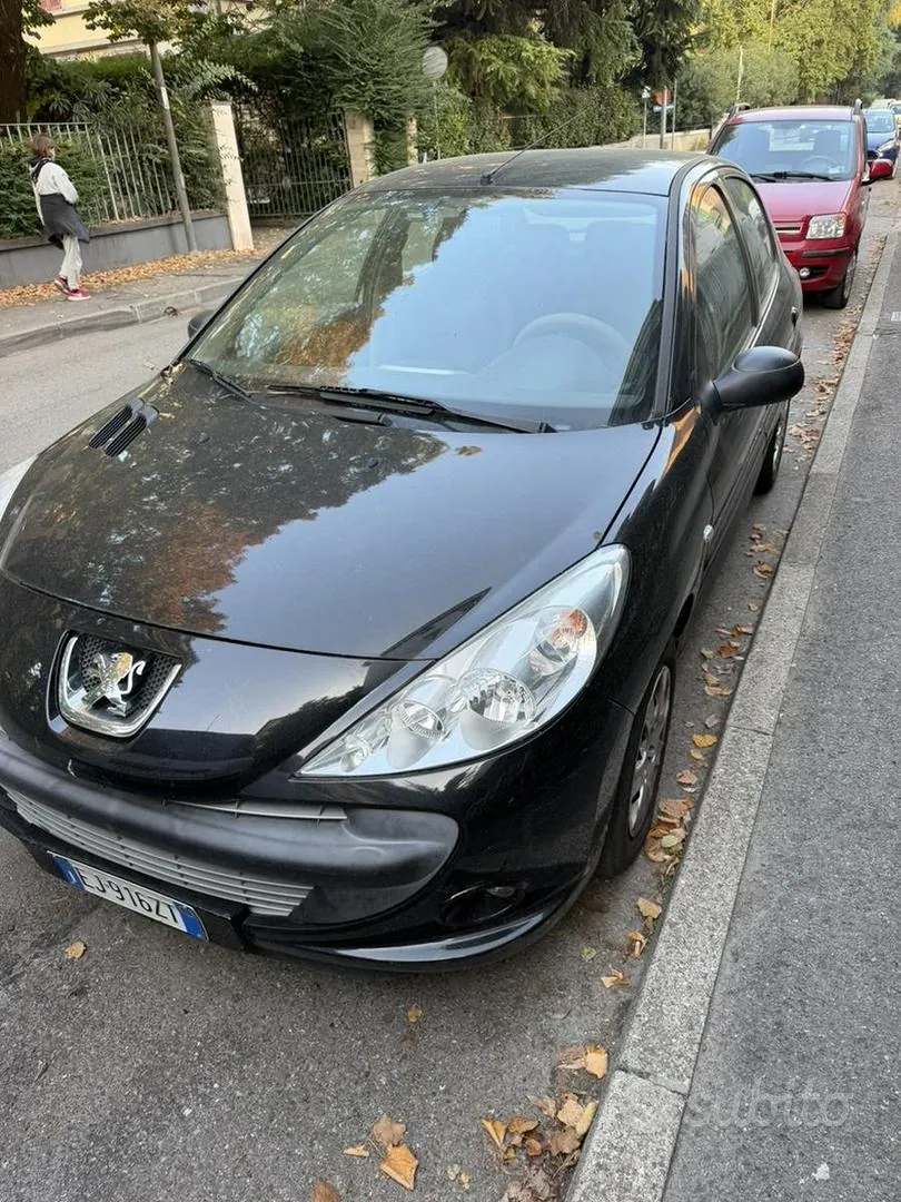 Peugeot 206 2011 photo 2