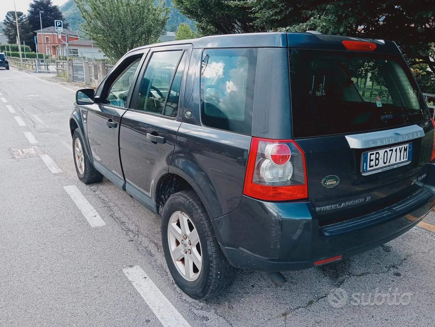 Land Rover Freelander 2010 photo 4