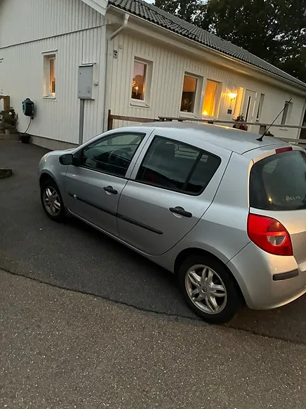Renault Clio 2006 photo 2