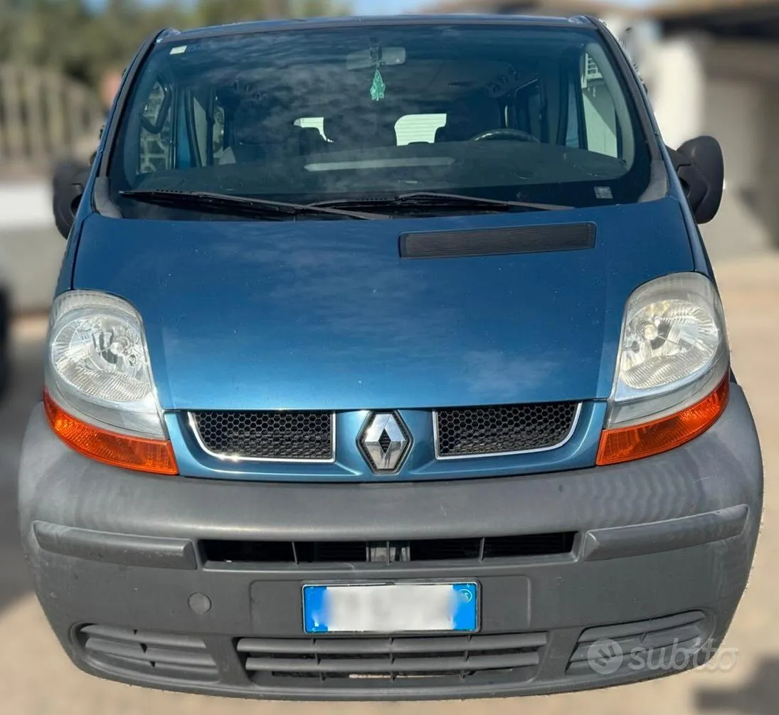 Renault Trafic 2005 photo 2