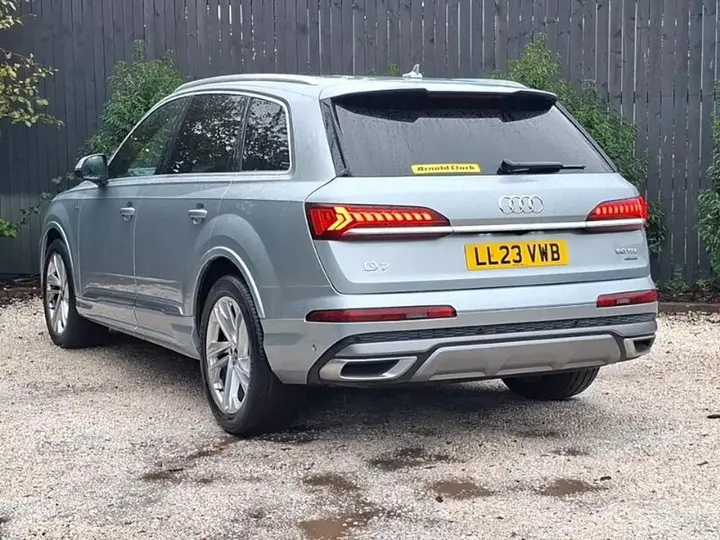 Audi Q7 2023 photo 2