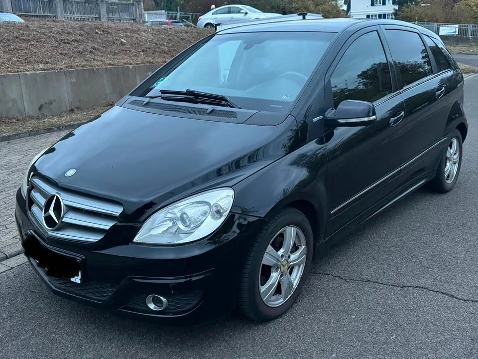 Mercedes-Benz B180