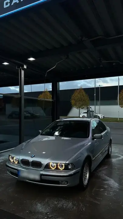 BMW 523I