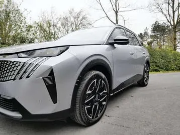 Peugeot 5008 2025 photo 3