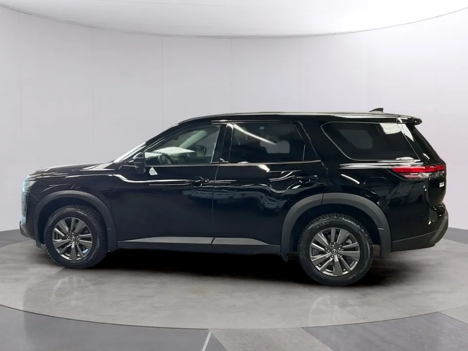 Nissan Pathfinder 2023 photo 2