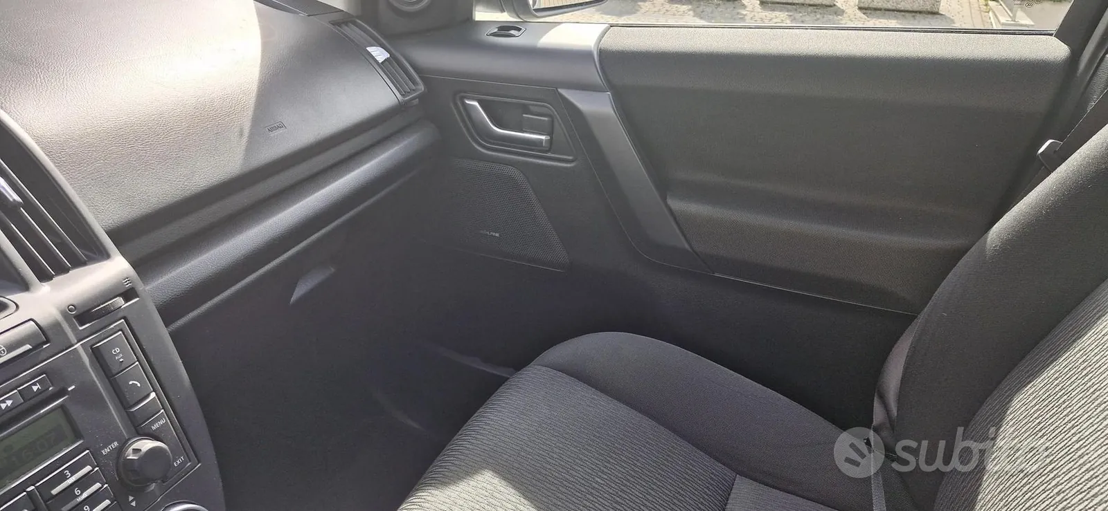 Land Rover Freelander 2012 photo 5