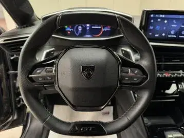 Peugeot 208 2025 photo 2