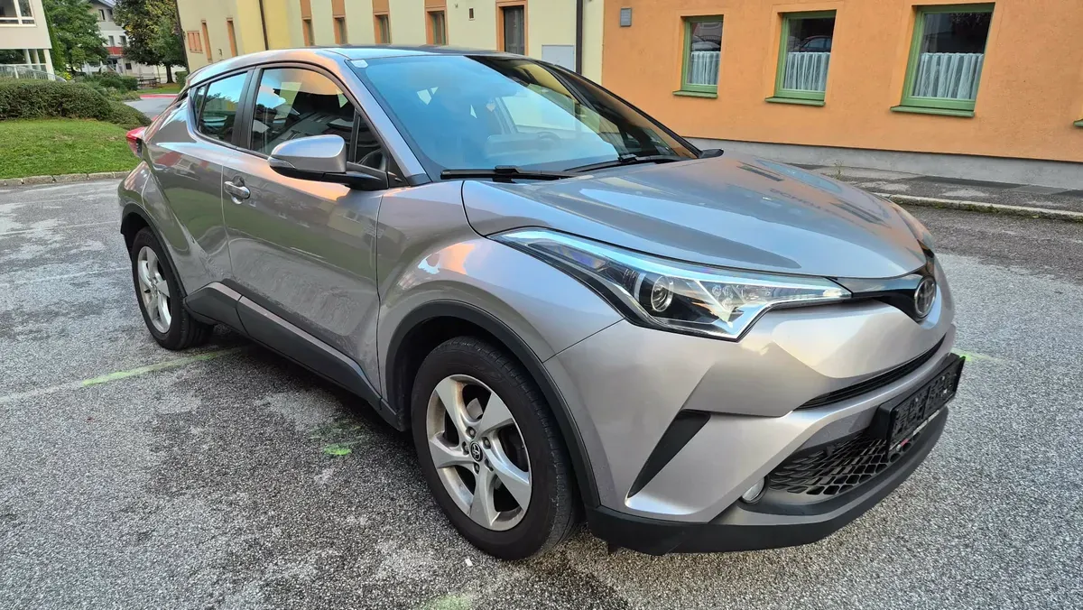 Toyota C-Hr 2018 photo 3