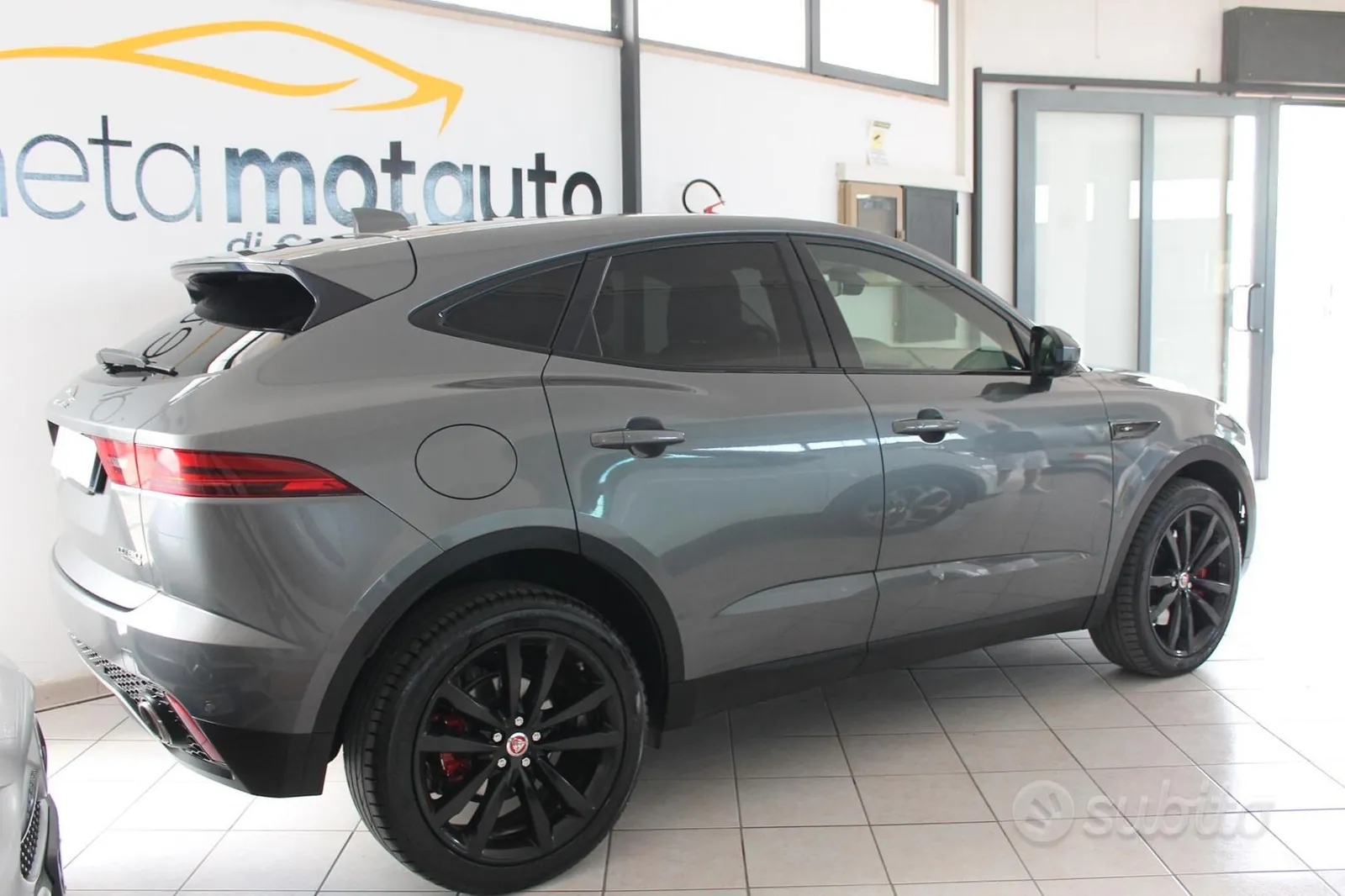 Jaguar E-Pace 2019 photo 4