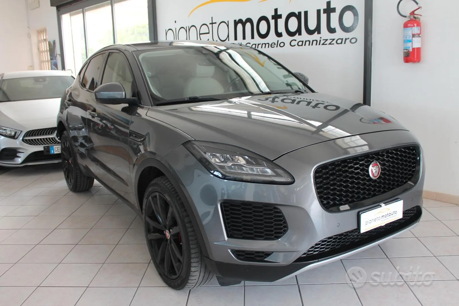 Jaguar E-Pace 2019 photo 2