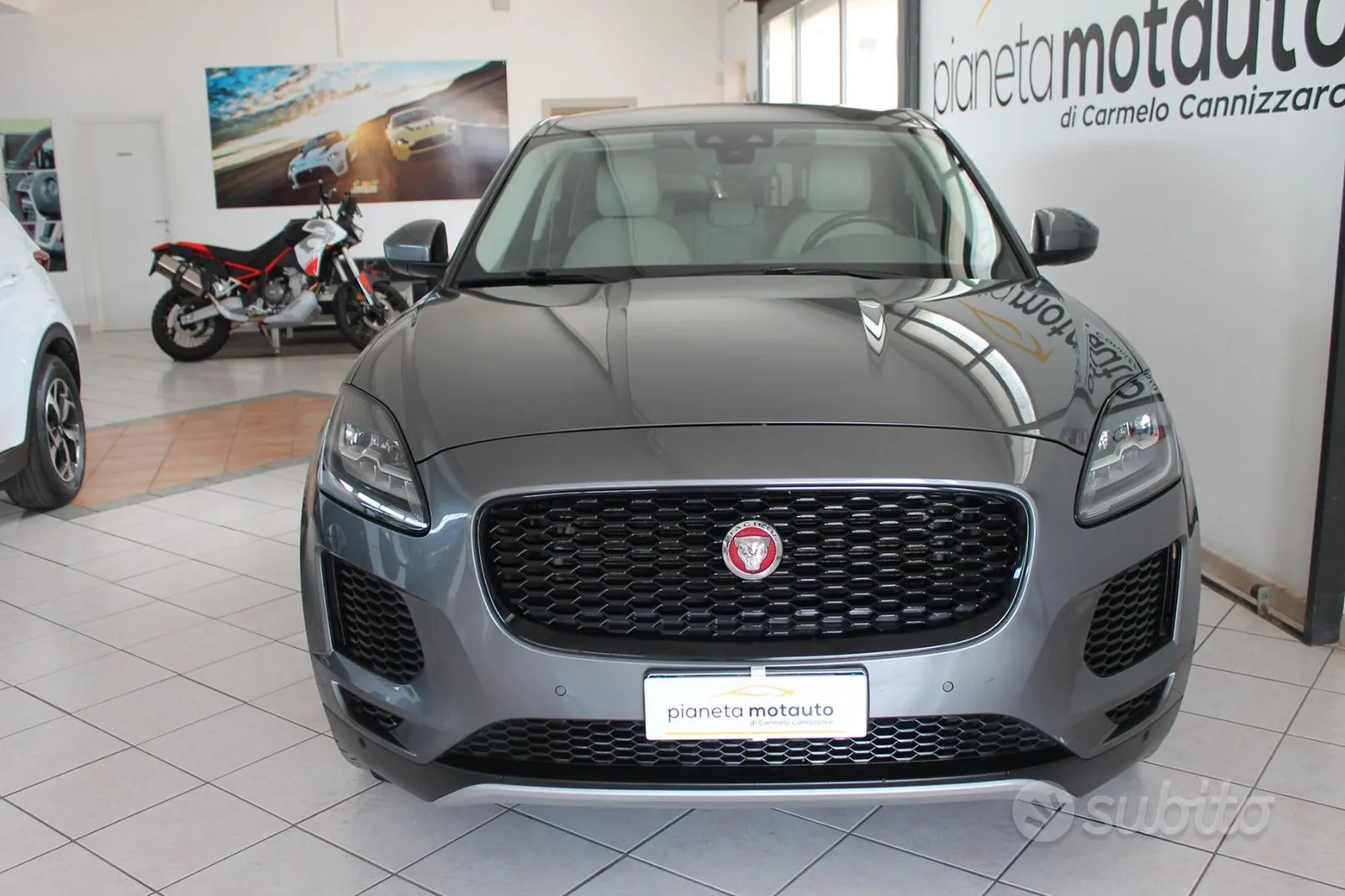 Jaguar E-Pace 2019 photo 3