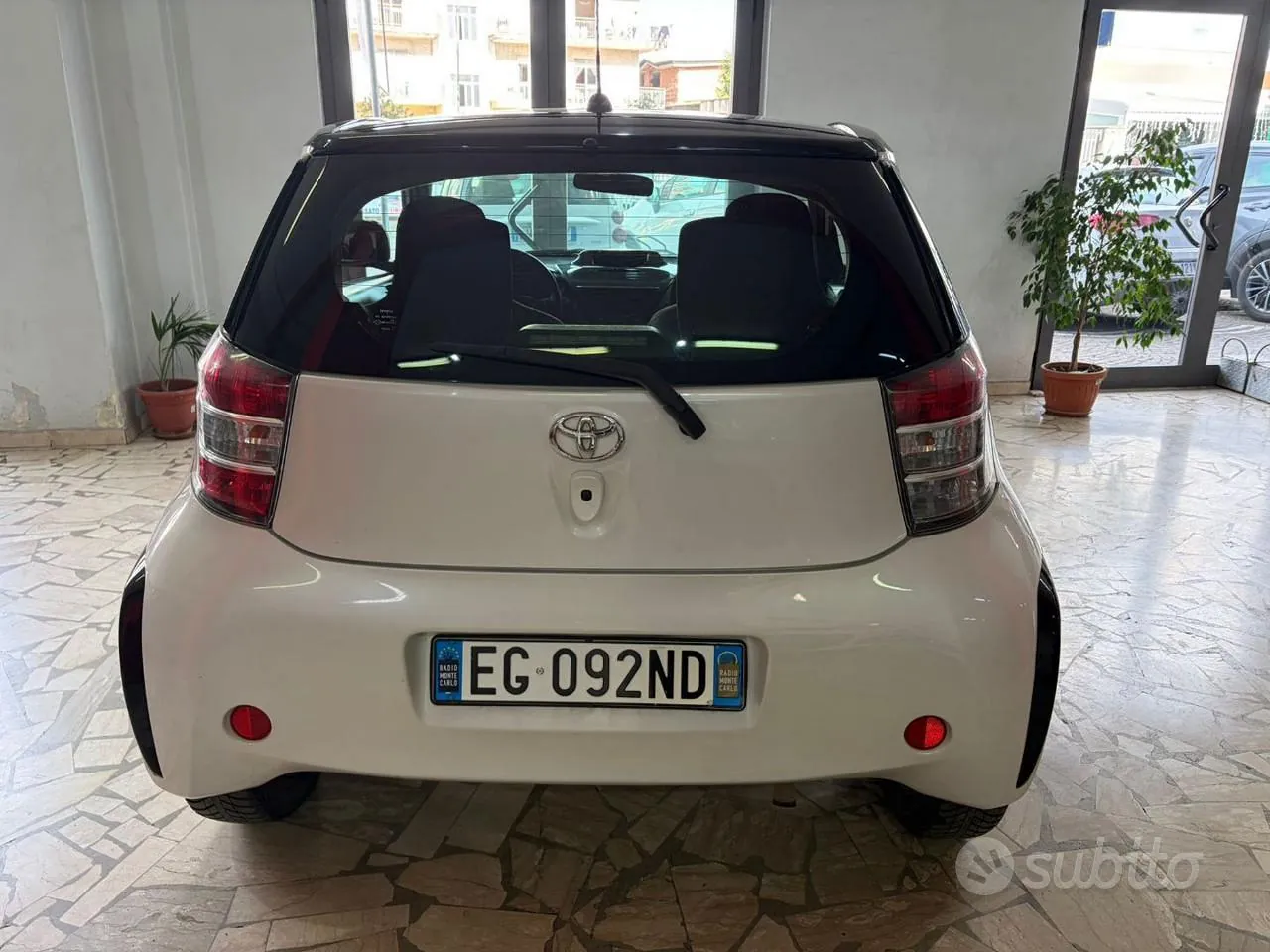 Toyota Iq 2011 photo 4