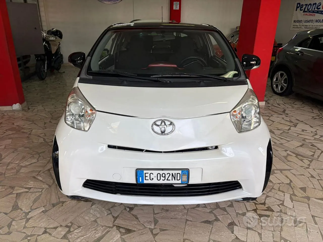 Toyota Iq 2011 photo 2