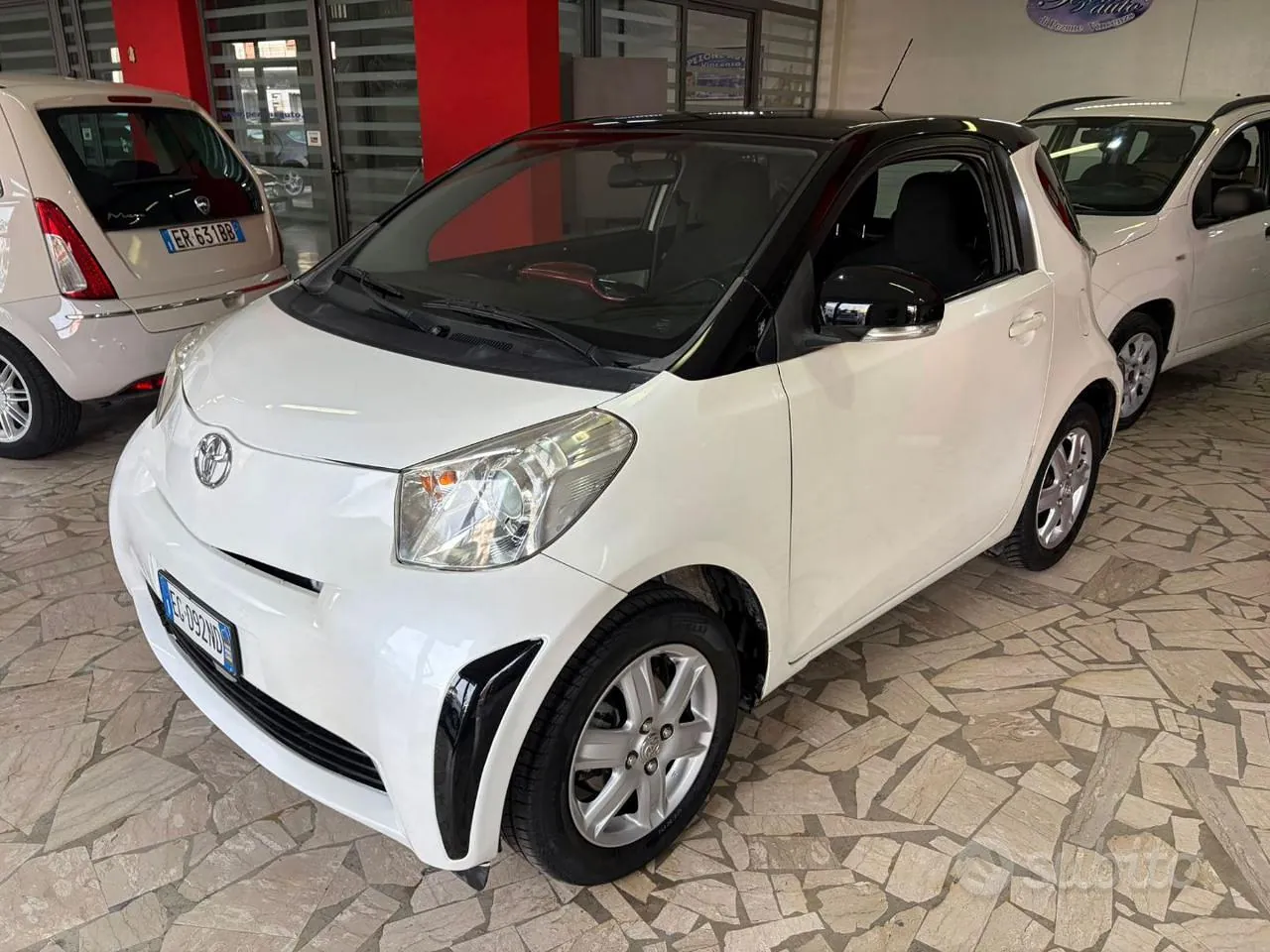 Toyota Iq 2011 photo 3