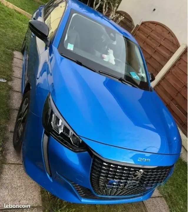 Peugeot 208 2022 photo 2