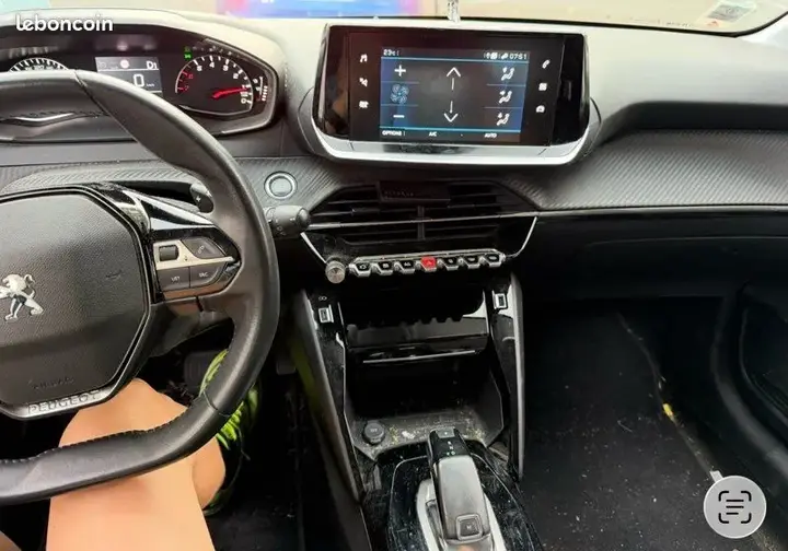 Peugeot 208 2022 photo 3